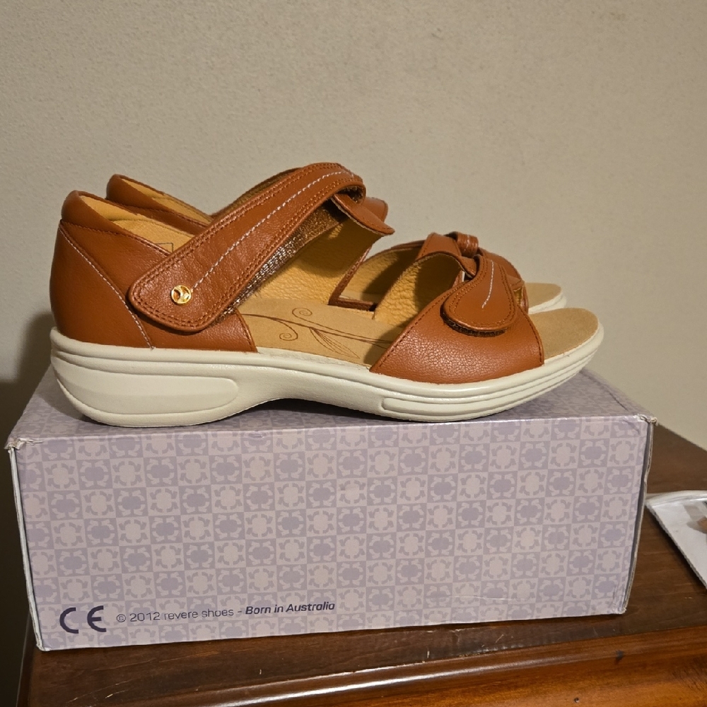 Revere Geneva Sandals, 8W, Closed Heel, Cognac